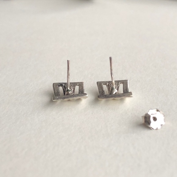 Sterling silver square minimal post earrings - Picture 9 of 11